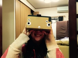付属のシールを貼って遊ぶ